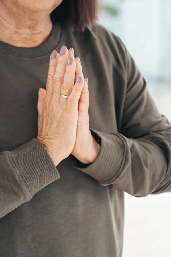 Mudra peysa. Olívugræn og lífræn